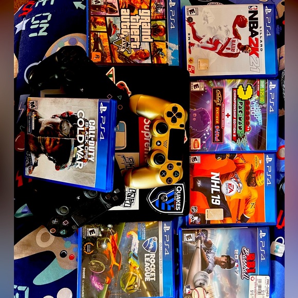 Ps4 500gb like new comes with 3 controllers and all the games! - Picture 1 of 1